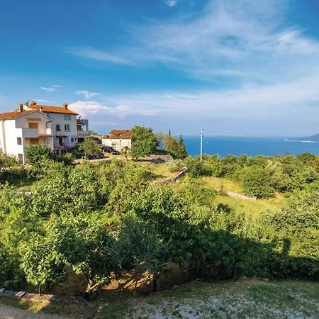 Apartment Damir With Sea View Brsec