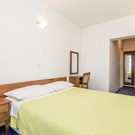 Damir With Sea View Apartment *